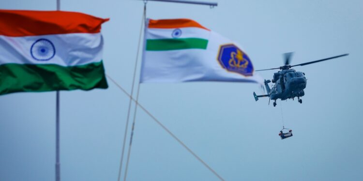 नौसेना के आवासीय क्षेत्र में नेवी यूनिफॉर्म में घुसा अनजान शख्स, राइफल और 40 जिंदा कारतूस गायब