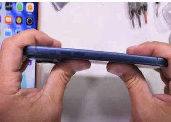 iPhone 17 Air: कितना मजबूत है सबसे पतला आईफोन, मुड़ने पर आसानी से टूट जाता है?
