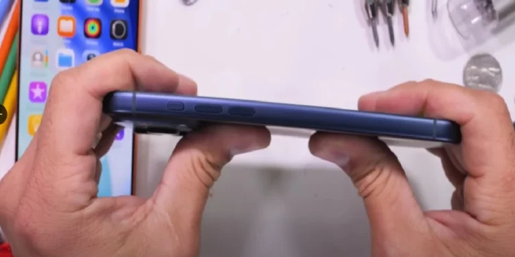 iPhone 17 Air: कितना मजबूत है सबसे पतला आईफोन, मुड़ने पर आसानी से टूट जाता है?