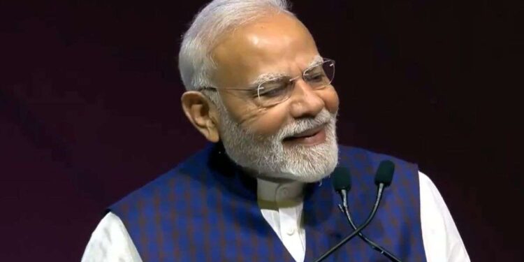 जापान और चीन की यात्रा से लौटे PM मोदी ने जब मंच पर किया मजाक, सामने आया VIDEO