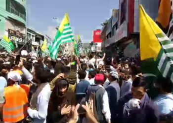 पाकिस्तान के कब्जे वाले जम्मू-कश्मीर में पुलिस ने प्रदर्शनकारियों पर बरसाईं गोलियां, 3 की मौत, 12 से ज्यादा घायल