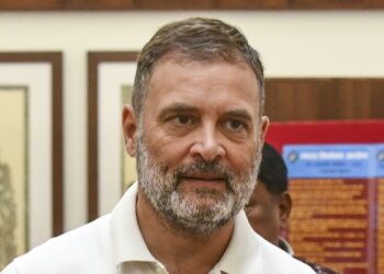 क्या होती है ‘येलो बुक’, इसके नियम बार-बार क्यों तोड़ रहे राहुल गांधी, इससे CRPF क्यों परेशान?