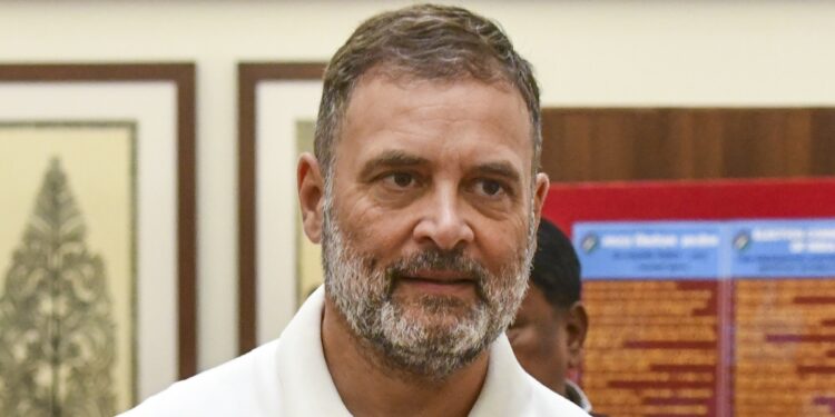 क्या होती है ‘येलो बुक’, इसके नियम बार-बार क्यों तोड़ रहे राहुल गांधी, इससे CRPF क्यों परेशान?