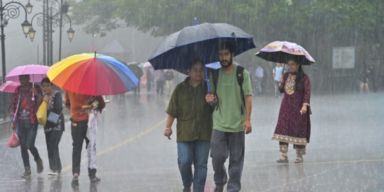 लौटता मानसून दिलाएगा गर्मी से राहत, IMD ने बताया दिल्ली में कब होगी बारिश, यूपी सहित इन राज्यों में भी असर