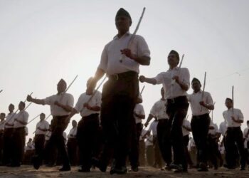 ऑपरेशन सिंदूर को लेकर इस मंदिर में फूलों की बनाई गई रंगोली, RSS के 27 स्वयंसेवकों पर दर्ज हुआ केस, जानिए मामला