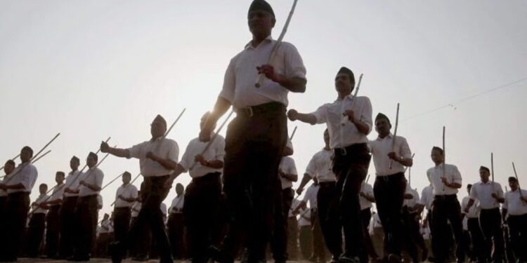 ऑपरेशन सिंदूर को लेकर इस मंदिर में फूलों की बनाई गई रंगोली, RSS के 27 स्वयंसेवकों पर दर्ज हुआ केस, जानिए मामला