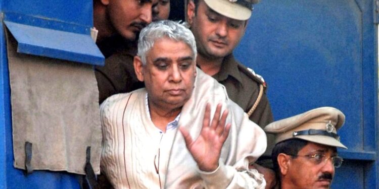 सतलोक आश्रम के प्रमुख रामपाल को मिली बड़ी राहत, अनुयायियों की मौत के मामले में उम्रकैद की सजा निलंबित