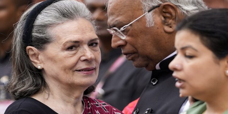 नागरिकता मिलने से पहले सोनिया गांधी का नाम वोटर लिस्ट में कैसे आया? शिकायत दर्ज, 10 सितंबर को होगी सुनवाई