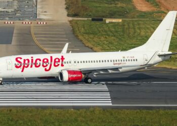 स्पाइसजेट की काठमांडू जा रही फ्लाइट में टेलपाइप से धुआं की आशंका, दिल्ली एयरपोर्ट पर मचा हड़कंप