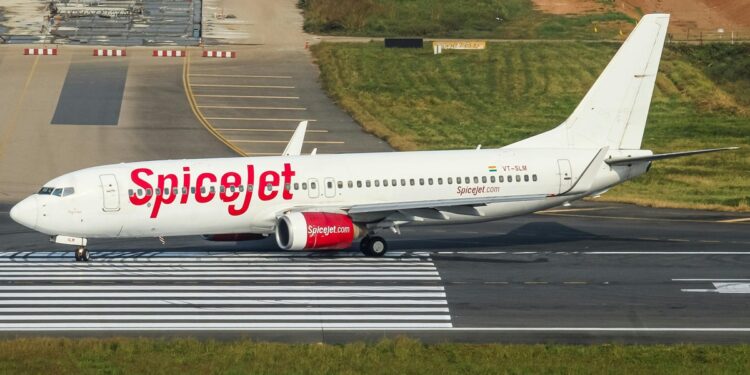 स्पाइसजेट की काठमांडू जा रही फ्लाइट में टेलपाइप से धुआं की आशंका, दिल्ली एयरपोर्ट पर मचा हड़कंप