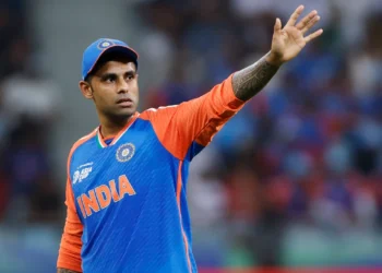 India Refuses To Accept Asia Cup Trophy | भारतीय कप्तान सूर्यकुमार यादव का दिल छू लेने वाला बयान: 'मेरी असली ट्रॉफी मेरे 14 अनमोल साथी खिलाड़ी हैं!'