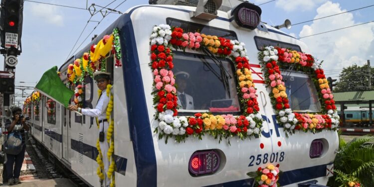 महादेव के भक्तों के लिए रेलवे का खास पैकेज, 7 ज्योतिर्लिंग के दर्शन कराएगी भारत गौरव ट्रेन
