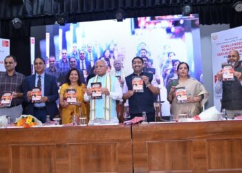 मनोहर लाल खट्टर ने ‘चैलेंजेज टू इंटरनल सिक्योरिटी ऑफ इंडिया’ बुक के सातवें संस्करण का किया लोकार्पण