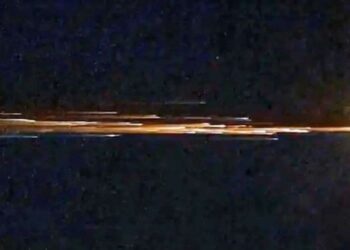 दिल्ली-NCR में आधी रात हुई जोरदार रोशनी, रहस्यमयी नजारा देख दंग रह गए लोग; सामने आया VIDEO