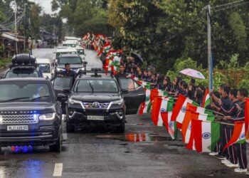 मणिपुरः भारी बारिश ने रोकी उड़ान तो 65 किमी कार से सफर कर चूड़ाचांदपुर में हिंसा पीड़ितों से मिलने पहुंचे पीएम मोदी