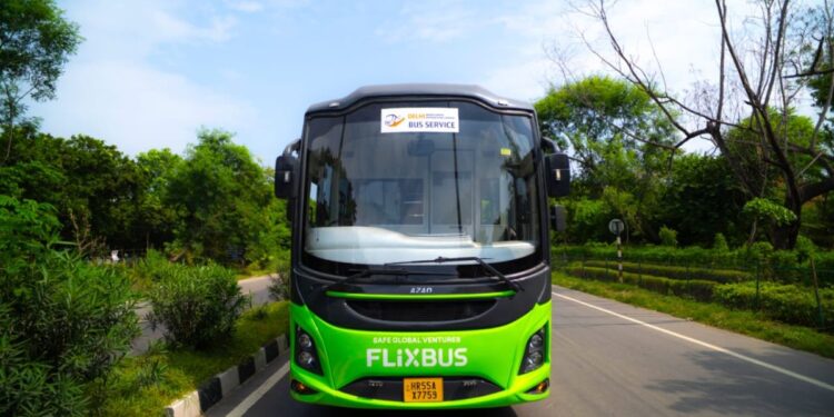 Good News: दिल्ली एयरपोर्ट से नोएडा-ग्रेटर नोएडा को मिलेगी लग्जरी बस की कनेक्टिविटी, जानिए रूट, किराया और टाइमिंग