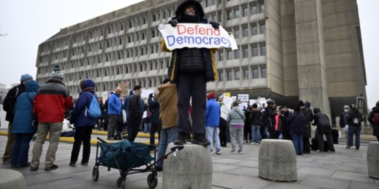 1,00,000 सरकारी कर्मचारी आज देंगे इस्तीफा, अमेरिकी इतिहास का सबसे बड़ा Mass Resignation