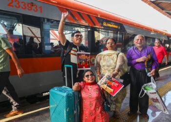 4 वंदे भारत एक्सप्रेस ट्रेन का बदलने जा रहा शेड्यूल, कहीं आपकी रूट में चलने वाली ट्रेन तो नहीं! जानें अपडेट