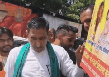 kaithal kanhaiya mittal poster blackened maharaja surajmal controversy | Haryana News | भजन गायक कन्हैया मित्तल की पोस्ट पर बवाल: महाराजा सूरजमल को खान लिखने पर भड़का जाट समाज; कैथल में पोस्टरों पर कालिख पोती – Kaithal News