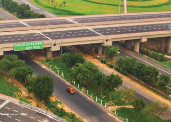 जेवर एयरपोर्ट का जलवा! यमुना एक्सप्रेसवे पर 5 साल में प्लॉट 536% तक और फ्लैट इतने हुए महंगे