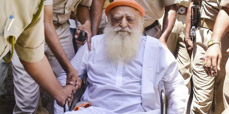 आसाराम को मिली अंतरिम जमानत, हाई कोर्ट ने दी बड़ी राहत, रेप केस में आजीवन कारावास की सजा काट रहे