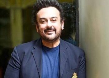 Fans are shocked to see Adnan Sami’s increased weight | अदनान सामी का बढ़ा वजन देख फैंस चौंके: मुंबई एयरपोर्ट पर पत्नी-बेटी संग नजर आए, कभी 230 किलो वजन घटाकर किया था सबको हैरान