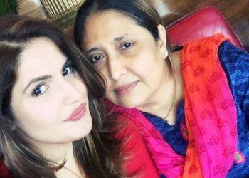 Zareen Khan’s mother admitted to hospital, ACTRESS SAID PLEASE PRAY FOR HER | अस्पताल में भर्ती हुईं जरीन खान की मां: एक्ट्रेस ने सोशल मीडिया पर दी जानकारी, कहा- प्लीज उनके लिए दुआ करें