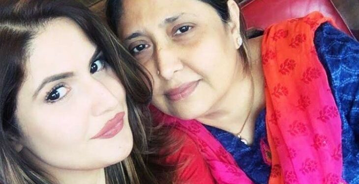 Zareen Khan’s mother admitted to hospital, ACTRESS SAID PLEASE PRAY FOR HER | अस्पताल में भर्ती हुईं जरीन खान की मां: एक्ट्रेस ने सोशल मीडिया पर दी जानकारी, कहा- प्लीज उनके लिए दुआ करें