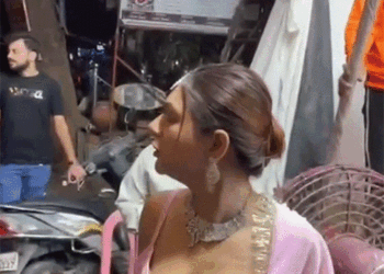 Khushi Mukherjee created a ruckus on the road on Diwali | दिवाली पर खुशी मुखर्जी ने सड़क में किया हंगामा: पुलिस वाले से हुआ झगड़ा, सड़क पर फेंके पटाखे, कार में टक्कर लगने से शुरू हुआ विवाद