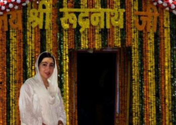Sara Ali Khan Visits Rudranath Temple in Chamoli, Trekks 20 km | सारा अली खान के किए रुद्रनाथ बाबा के दर्शन: संकरे-पत्थरीले रास्तों से गुजरीं, 20 किलोमीटर पैदल चलीं, 17 को होंगे कपाट बंद – Chamoli News