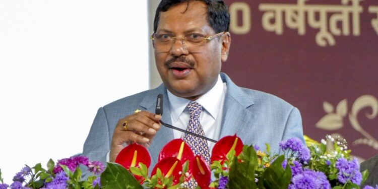 “भूला हुआ चैप्टर”, जूता फेंकने वाली घटना पर CJI गवई की प्रतिक्रिया, साथी जज बोले- “मजाक नहीं, SC का अपमान है”