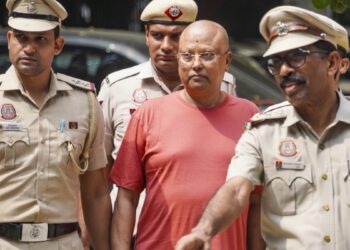 बाबा चैतन्यानंद का ‘फाइव स्टार’ सीक्रेट, डीन ने लड़कियों को धमकी देकर रात गुजारने के लिए बुलाया