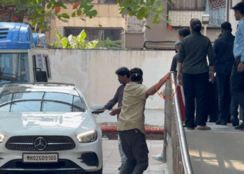 First glimpse of Arbaaz Khan’s daughter seen | अरबाज खान की बेटी की पहली झलक आई सामने: अपनी नन्हीं परी को सीने से लगाए नजर आए, कैमरों से बचती दिखीं पत्नी शूरा खान