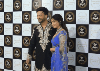 Celebs attend Ankita Lokhande-Vicky Jain’s Diwali party | अंकिता लोखंडे-विक्की जैन की दिवाली पार्टी में पहुंचे सेलेब्स: साड़ी में तेजाश्री प्रकाश दिखीं बेहद खूबसूरत, जन्नत जुबैर और ईशा मालवीया भी नजर आईं