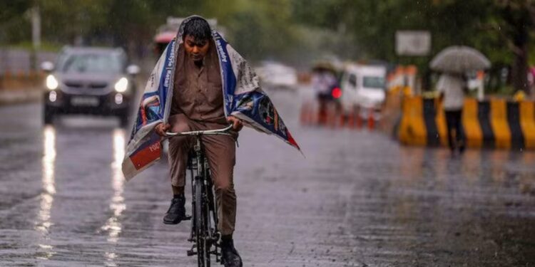 दिल्ली, यूपी, बिहार समेत इन राज्यों में अगले 3 दिन कैसा रहेगा मौसम? पहाड़ी राज्यों में बारिश और बर्फबारी का अलर्ट