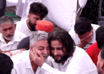 Punjabi singer Khan Saab’s father passes away | सिंगर खान साब की मां के बाद पिता का निधन: पत्नी की जुदाई का सदमा बर्दाश्त न कर सके; बाथरूम में नहाते वक्त हार्ट अटैक आया – Jalandhar News