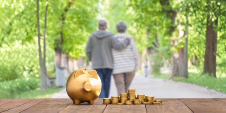 सीनियर सिटीजन्स के लिए गुड न्यूज! 5 साल की FD पर मिल रहा है 8.1% तक ब्याज, जानें कौन दे रहा सबसे ज्यादा रिटर्न