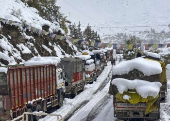 हिमाचल में बदला मौसम, इन जिलों में बारिश के साथ हुई बर्फबारी, बिछी सफेद चादर