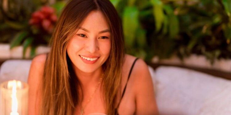 30 की उम्र में 125 करोड़ डॉलर की नेट वर्थ, जानें कैसे चमक गई इस लड़की की किस्मत