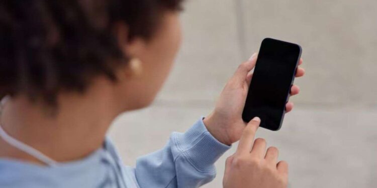 EMI नहीं चुकाया तो चलते-चलते बंद हो जाएगा अच्छा-खासा स्मार्टफोन, जानें क्या है RBI की प्लानिंग