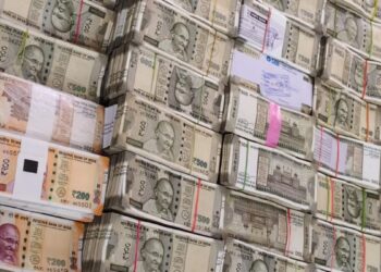 नेट डायरेक्ट टैक्स कलेक्शन 6.33% बढ़कर 11.89 लाख करोड़ रुपये हुआ, रिफंड में दर्ज की गई गिरावट