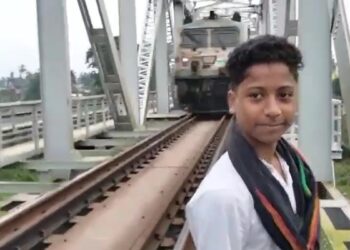 रेल पटरी पर Reel बना रहा था किशोर, पीछे से आ गई ट्रेन, मौके पर दर्दनाक मौत