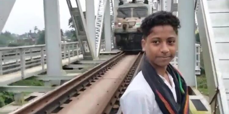 रेल पटरी पर Reel बना रहा था किशोर, पीछे से आ गई ट्रेन, मौके पर दर्दनाक मौत