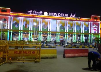 दिवाली-छठ पर रेलवे का बड़ा फैसला! आज से 13 दिन तक दिल्ली-NCR के स्टेशनों पर नहीं मिलेगा प्लेटफॉर्म टिकट