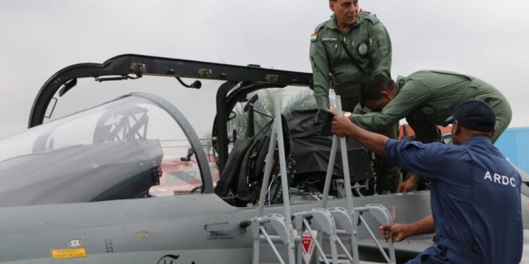 स्वदेशी लड़ाकू विमान तेजस Mk1A दुश्मनों के दांत खट्टे करने के लिए तैयार, पाक-चीन को लगेगी तीखी वाली मिर्ची