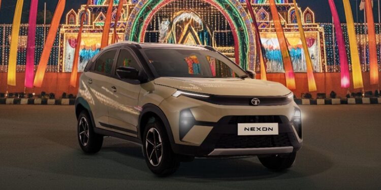 टाटा मोटर्स ने नवरात्रि से दीपावली के बीच डिलीवर कीं 1 लाख से ज्यादा पैसेंजर गाड़ियां, इन 2 मॉडल की हुई सबसे ज्यादा बिक्री