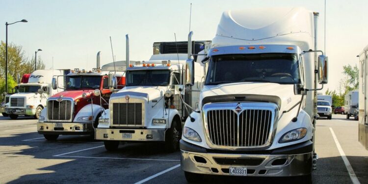 ट्रकों के आयात पर 1 नवंबर से लागू होगा 25 प्रतिशत टैरिफ, डोनाल्ड ट्रंप ने बढ़ाई डेडलाइन