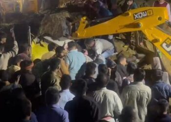 बड़ा हादसा: चलती बस पर गिर गया पहाड़ का मलबा, 15 की मौत; रेस्क्यू ऑपरेशन जारी