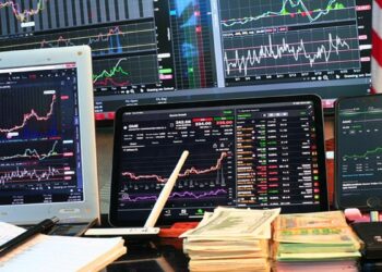 डोनाल्ड ट्रंप की चीन पर टैरिफ बढ़ाने की धमकी से अमेरिकी शेयर बाजार धड़ाम; S&P 500 में 2% की बड़ी गिरावट