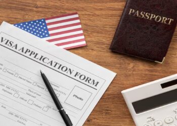 अमेरिका ने रोजगार वीजा नियमों को फिर से कड़ा किया, फ्लोरिडा के गवर्नर की H-1B को लेकर चेतावनी